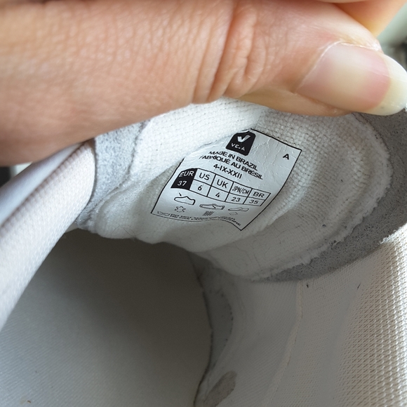 Veja V-12 White Leather Sneakers - Picture 7 of 8